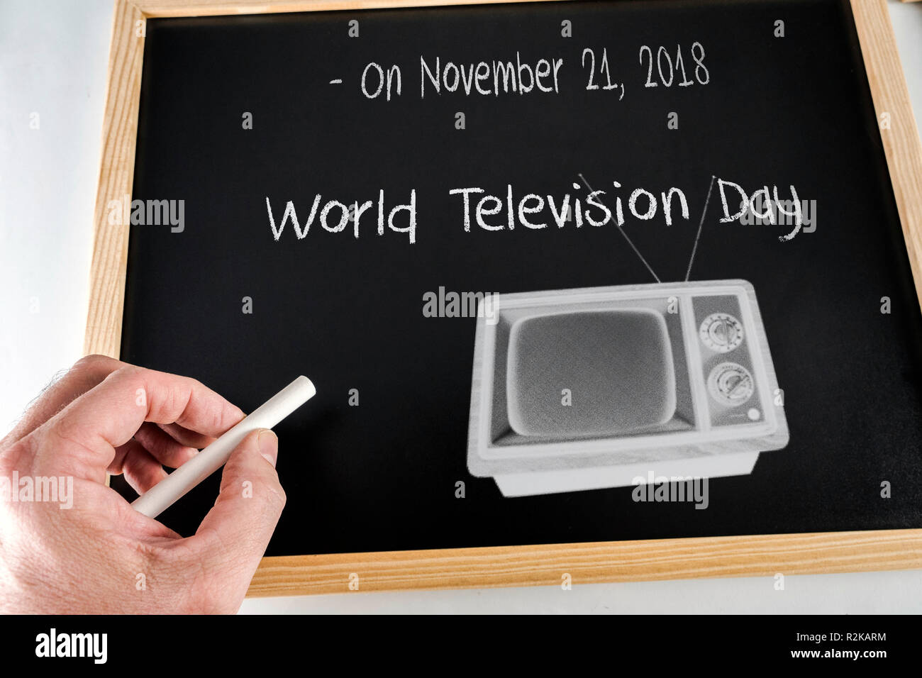 Il 21 novembre 2018 Giornata mondiale della televisione scritto a mano con gesso su una lavagna, immagine concettuale Foto Stock