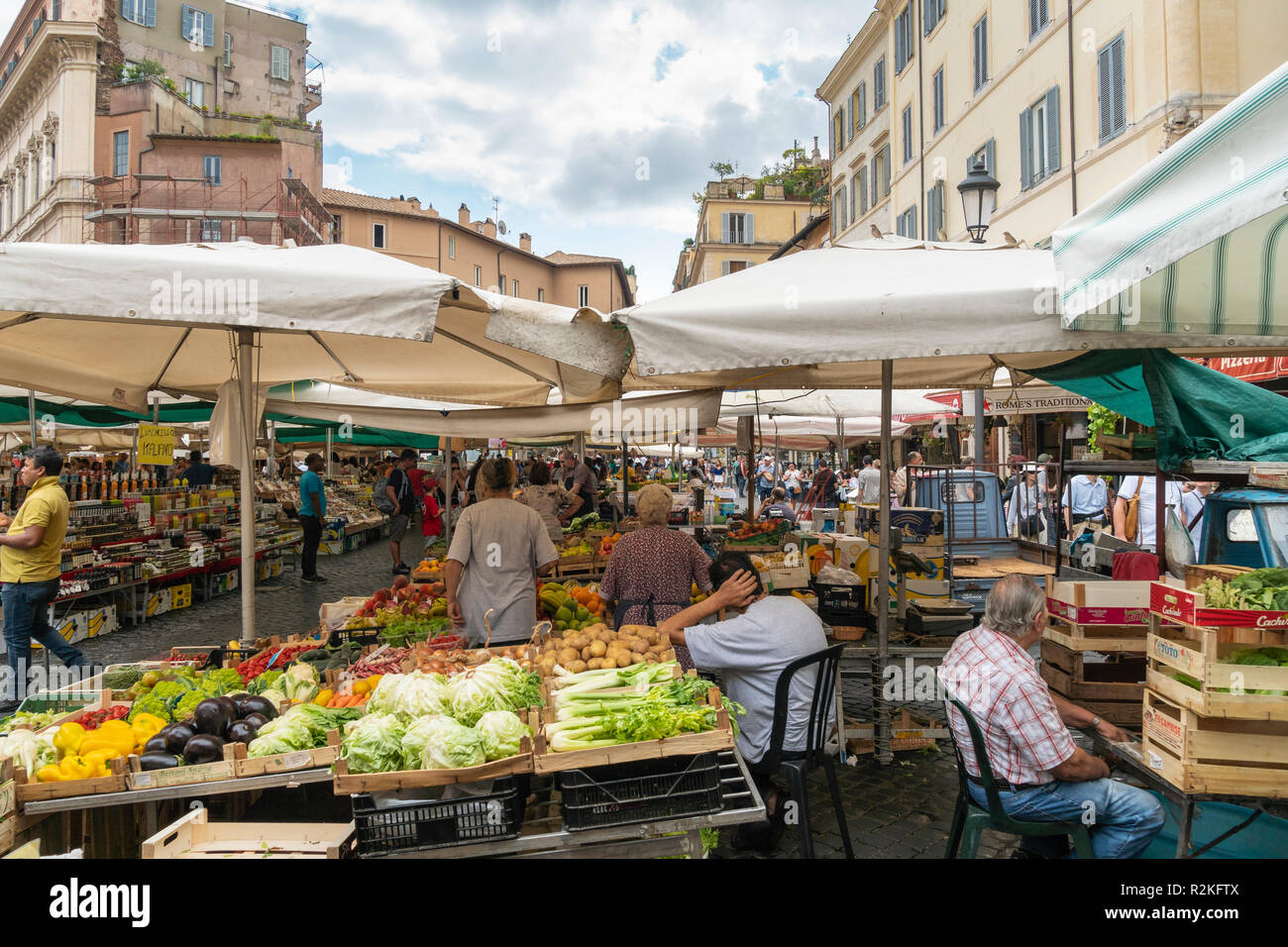 Strada del mercato nel Campo dei Fiori, Roma, Italia. Foto Stock