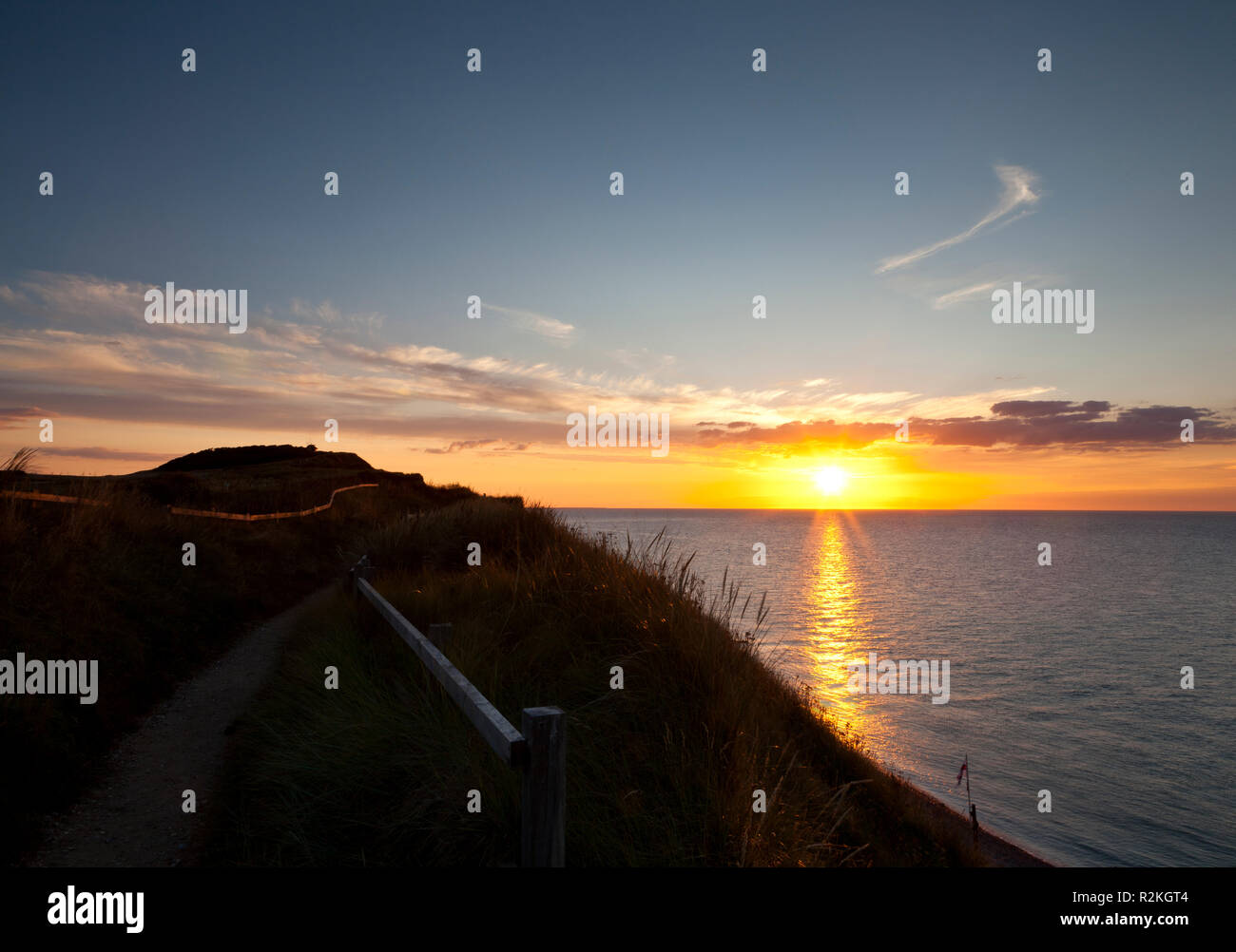 Norfolk Coast path a Sheringham, guardando oltre il mare Foto Stock