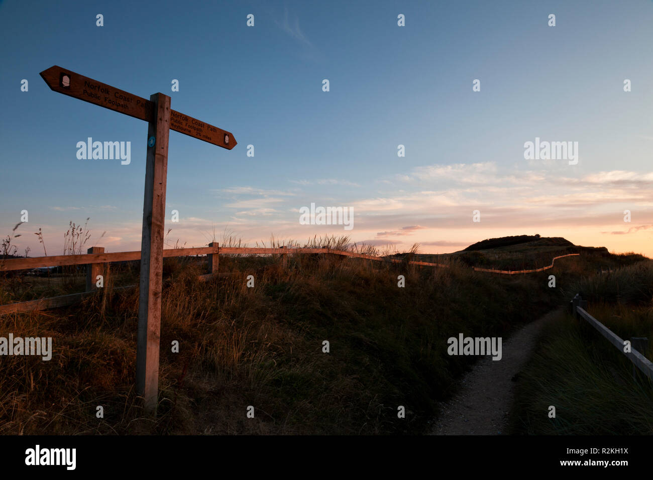 Norfolk Coast Path cartello in legno, Sheringham, Norfolk. Foto Stock