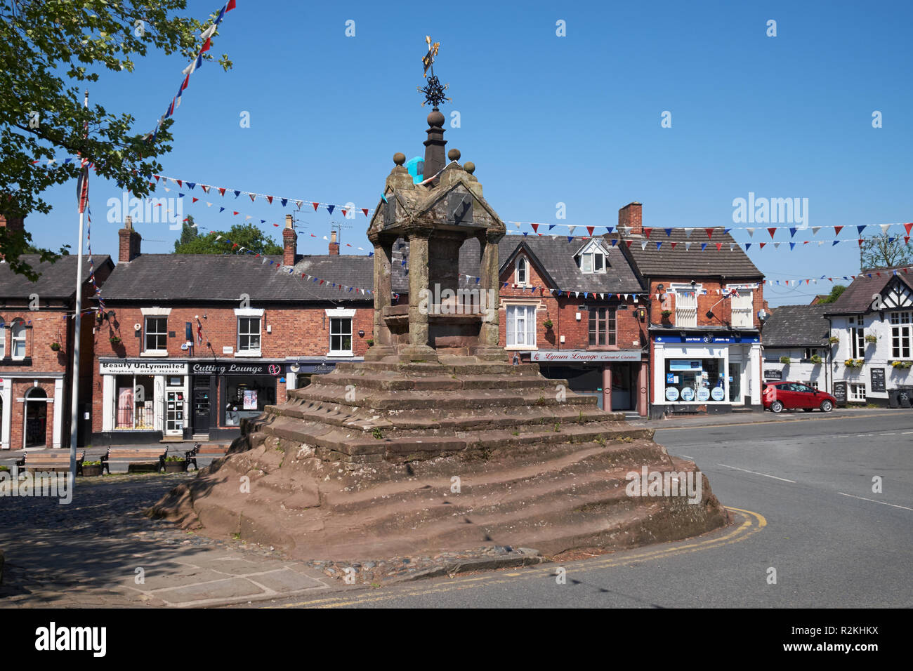 Lymm croce nel centro di Lymm, Cheshire, Regno Unito. Foto Stock