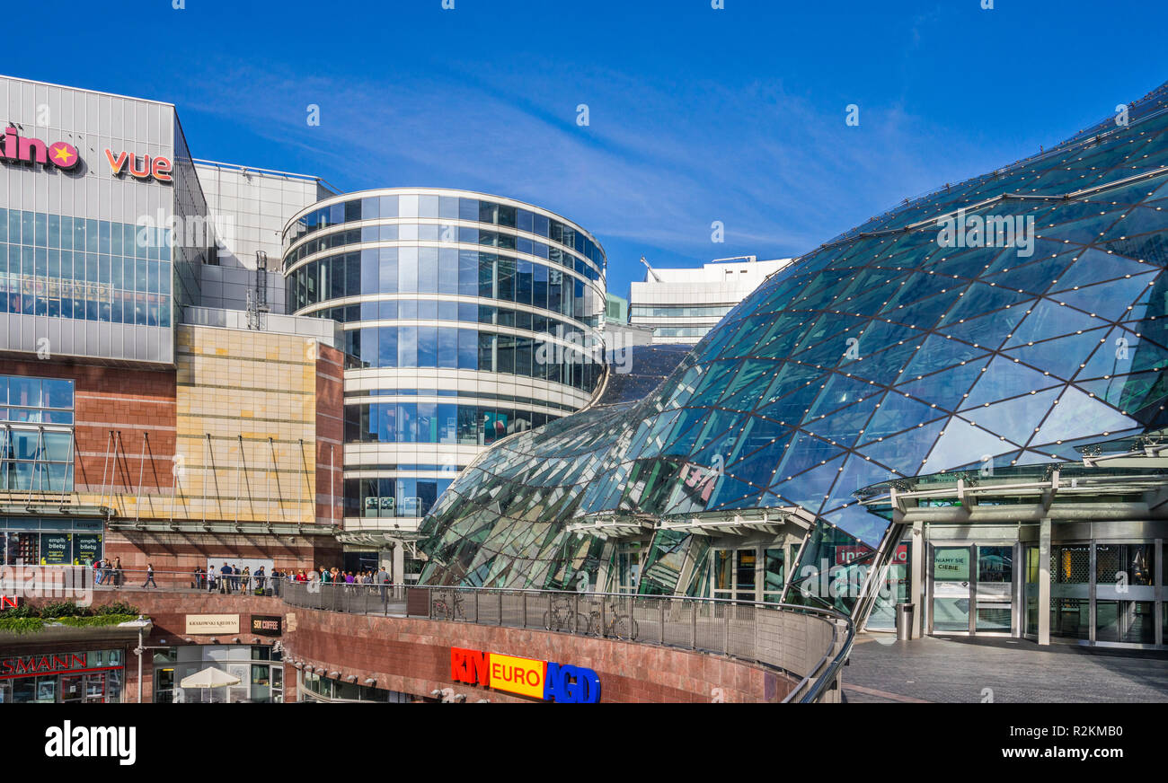 Złote Tarasy (Golden terrazze) complesso per lo shopping e il divertimento con la sua firma transparend tetto sopra la centrale cortile interno nel centro di guerra Foto Stock Złote Tarasy (Golden terrazze) complesso per lo shopping e il divertimento con la sua firma transparend tetto sopra la centrale cortile interno nel centro di guerra Foto Stock