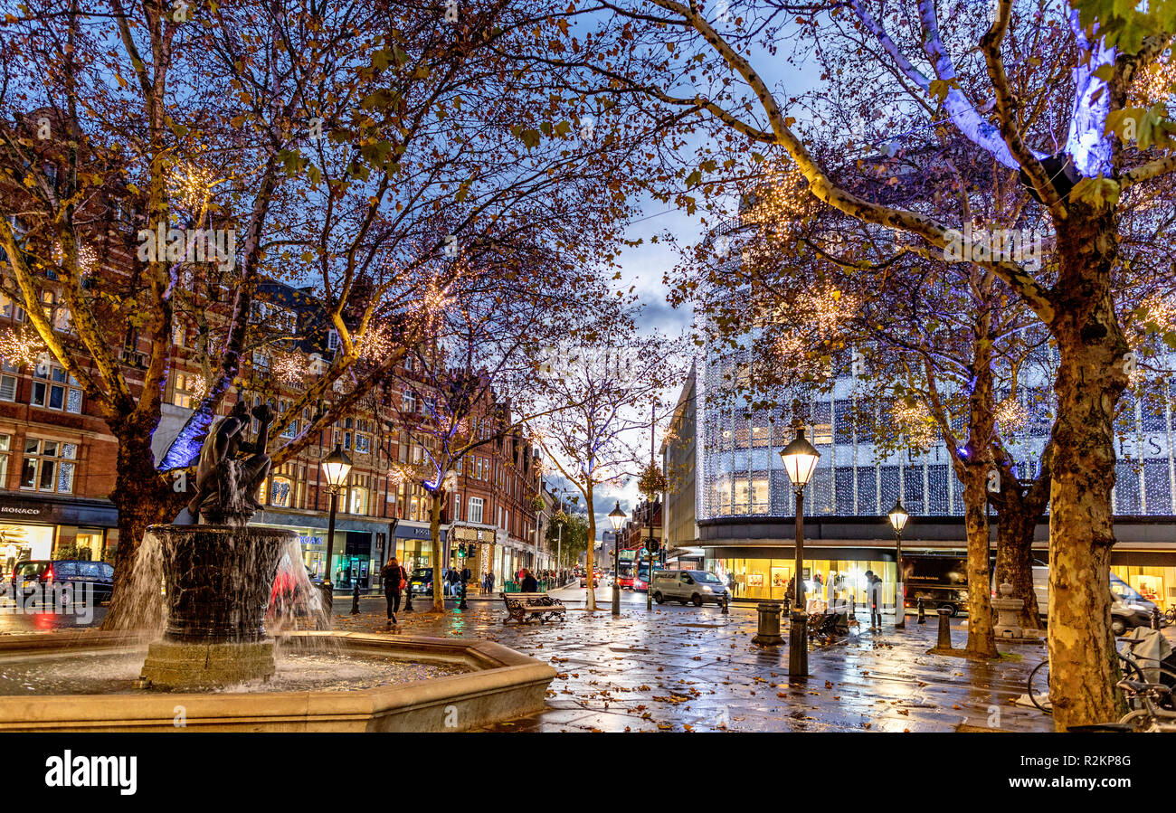 Le luci di Natale di notte Sloane Square London REGNO UNITO Foto Stock