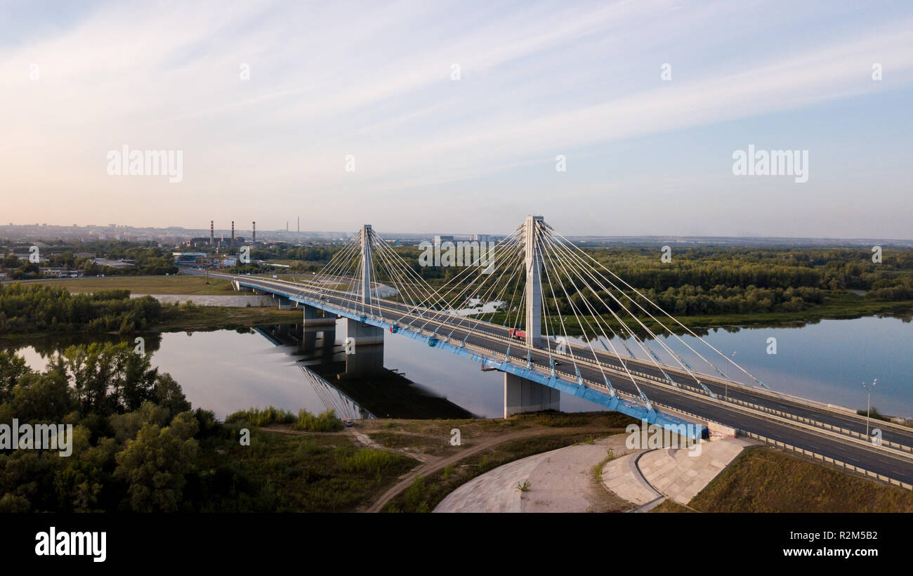 Moderno ponte pendente Foto Stock