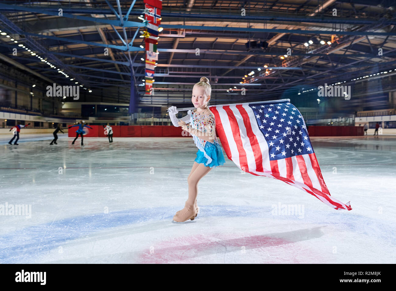 Ragazza Figure-Skating con Bandiera americana Foto Stock