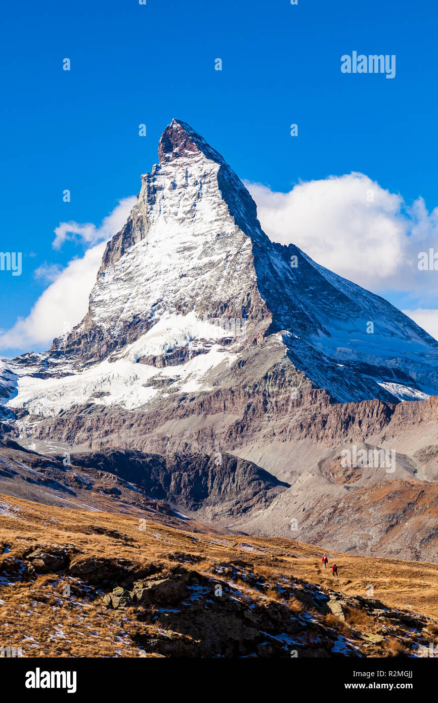 La Svizzera, nel Cantone del Vallese, Zermatt e il Cervino, due escursionisti, gli escursionisti Foto Stock