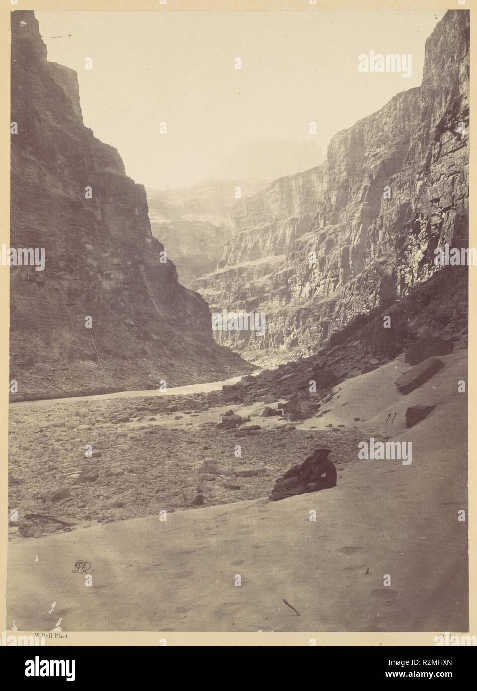 Grand Cañon del Fiume Colorado, Bocca di Kanab lavaggio, guardando ad ovest. Artista: William Bell (American (nato in Inghilterra) Liverpool 1831-1910 Philadelphia, Pennsylvania). Data: 1872. Museo: Metropolitan Museum of Art di New York, Stati Uniti d'America. Foto Stock