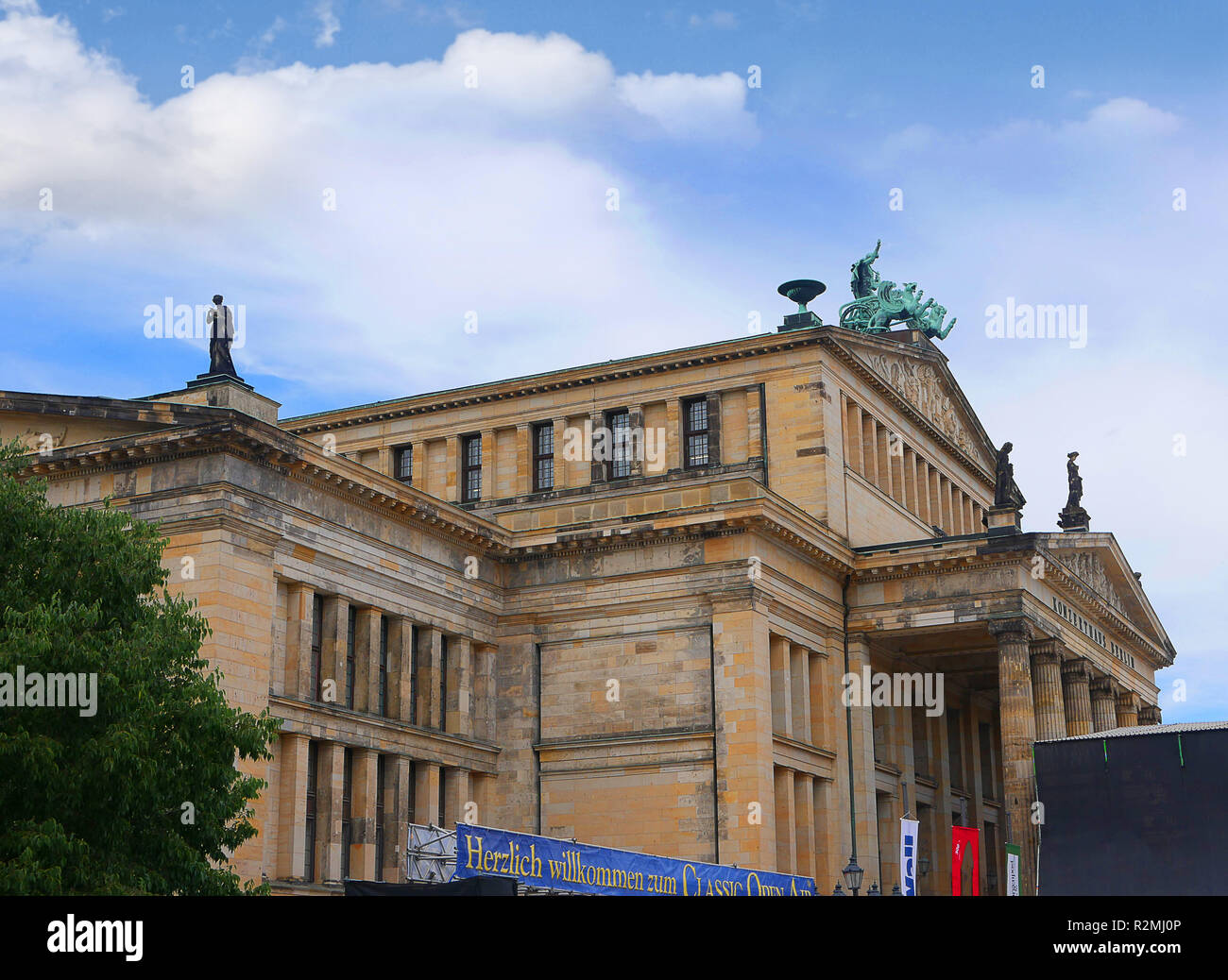 Il Gendarmenmarkt è una piazza di Berlino e il sito di un complesso architettonico tra cui la Konzerthaus e il francese e il tedesco chiese Foto Stock