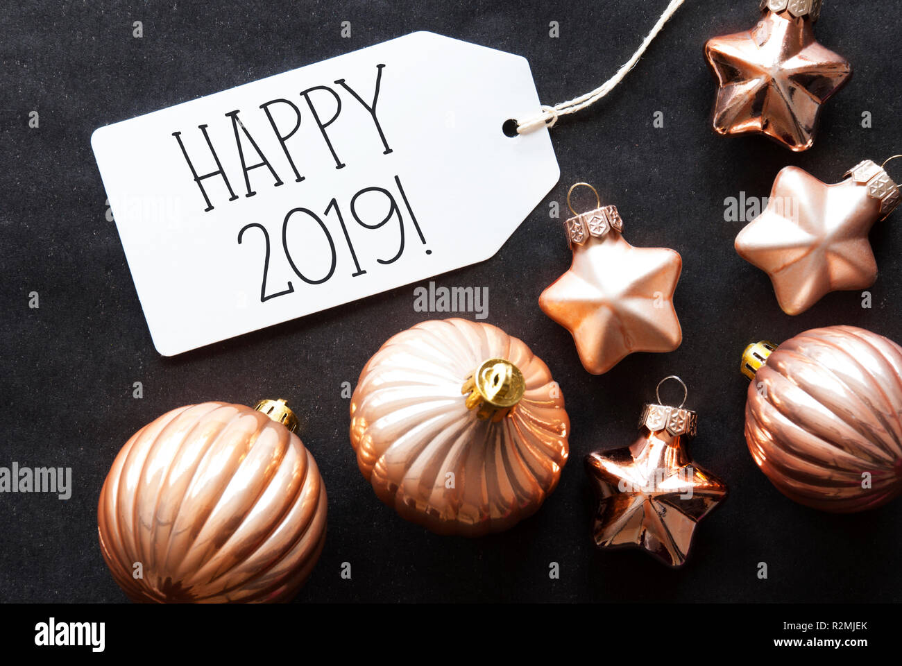 Stella Di Natale In Inglese.Il Bronzo Albero Di Natale Sfere Testo Inglese Happy 2019 Foto Stock Alamy