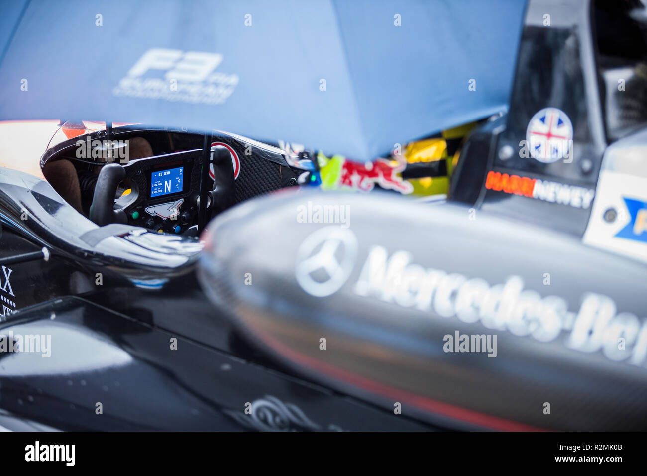 Formula 3 racer nel suo pozzetto, close-up Foto Stock