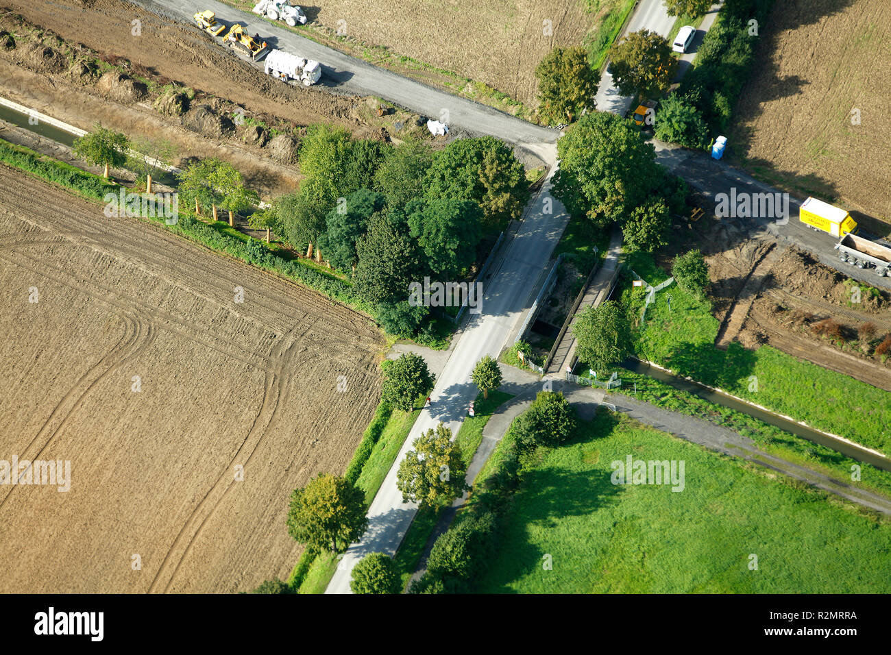 Vista aerea, Seseke, arte, riserva, Markus Ambach, il parco in miniatura, la flora e la Fauna Kamen Kamen, arte al Seseke, Koerner Bach, camminare sull'acqua, percorso Arte nell'area Seseke, la zona della Ruhr, Renania settentrionale-Vestfalia, Germania, Europa Foto Stock