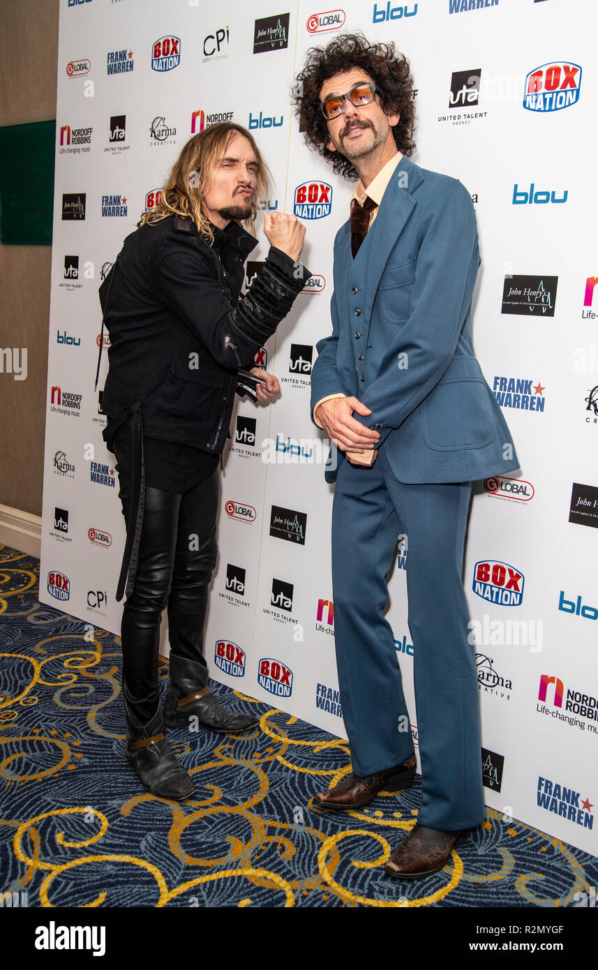 Londra, Inghilterra - 19 novembre: Justin Hawkins e Frankie Poullain dalle tenebre frequentare il Nordoff Robbins Championship Boxing cena presso il London Hilton on Novembre 19, 2018 a Londra, Inghilterra. Credito: Gary Mitchell, GMP Media/Alamy Live News Foto Stock