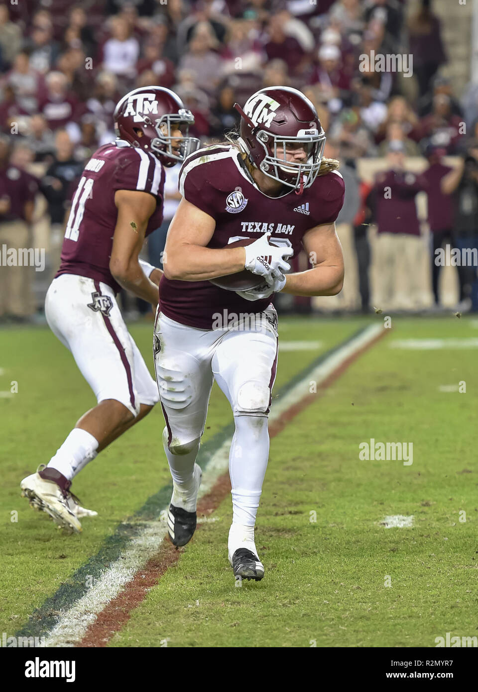 Novembre 17, 2018 College Station, TX...Texas A&M fullback, Cullen Gillaspia (12), durante il NCAA Football gioco tra il Texas A&M Aggies e l'UAB giacche, in College Station, TX. (Assoluta fotografo completo & Company Credit: Giuseppe Calomeni / MarinMedia.org / Cal Sport Media) Foto Stock