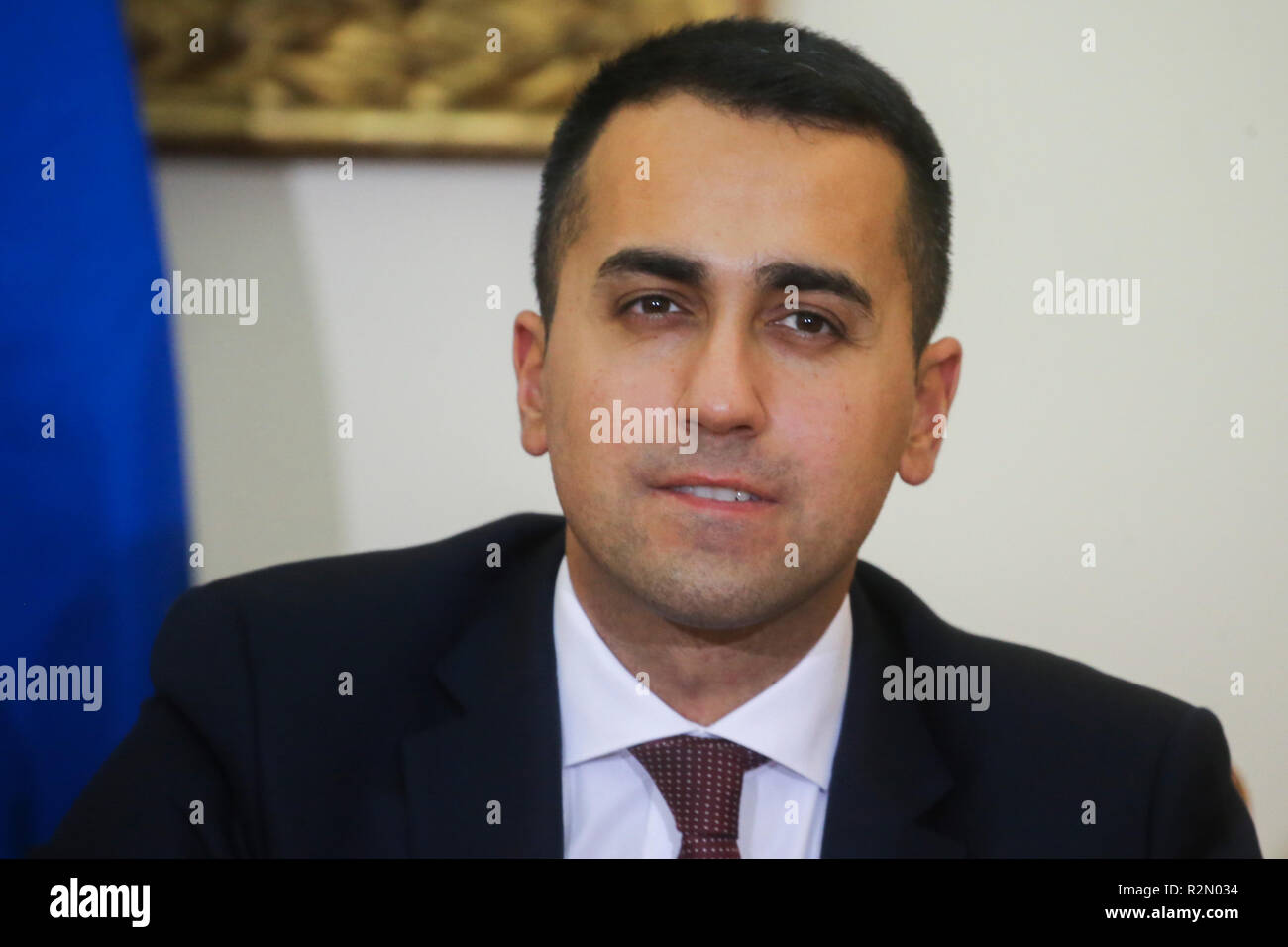 Caserta, Campania, Italia. Xix Nov, 2018. prefettura di Caserta ha firmato il memorandum di intesa sulla terra degli incendi nella foto il Vicepresidente del Consiglio dei Ministri della Repubblica Italiana Luigi Di Maio leder delle 5 stelle di circolazione Il Ministro dello Sviluppo Economico e del ministro del Lavoro e delle Politiche Sociali Credito: Antonio Balasco/Alamy Live News Foto Stock