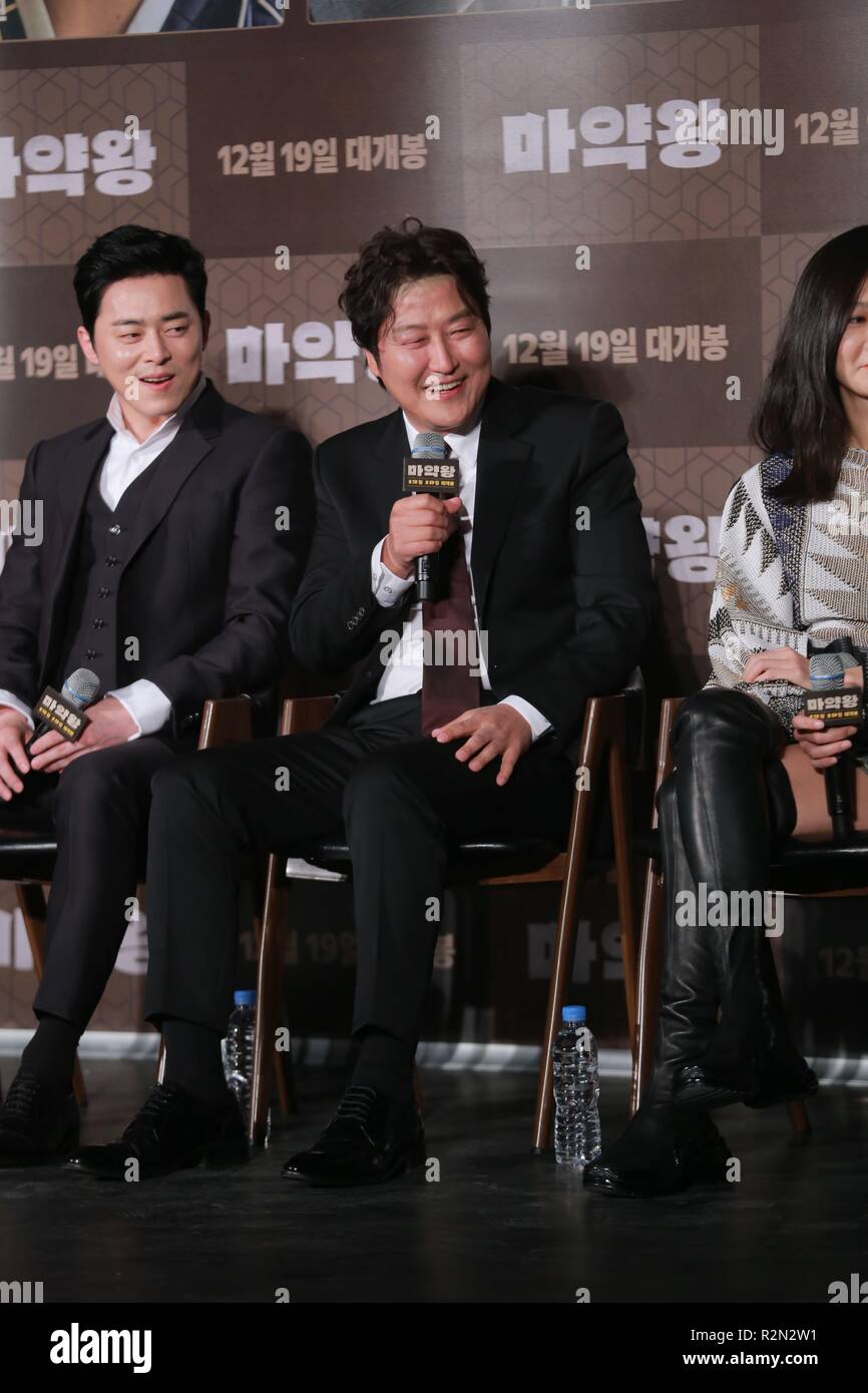 Seul in Corea. Xix Nov, 2018. Canzone Kang-Ho, Jo Jung-suk, Bae Doo-na, Kim Dae-myung, Kim SoJung, min-ho Woo partecipare alla conferenza di produzione del 'Drug King' a Seul, in Corea il 19 novembre 2018.(Cina e Corea diritti) Credito: TopPhoto/Alamy Live News Foto Stock