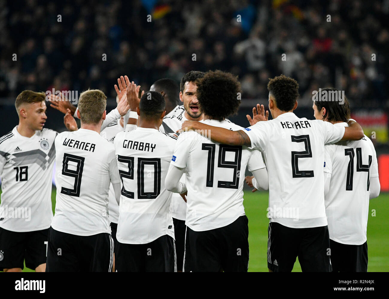 Veltins-Arena Gelsenkirchen Germania 19.11.2018, calcio UEFA lega delle nazioni, 2018/19, giornata 6, vs Germania Paesi Bassi 2:2 --- 'die Mannschaft' celebra Foto Stock