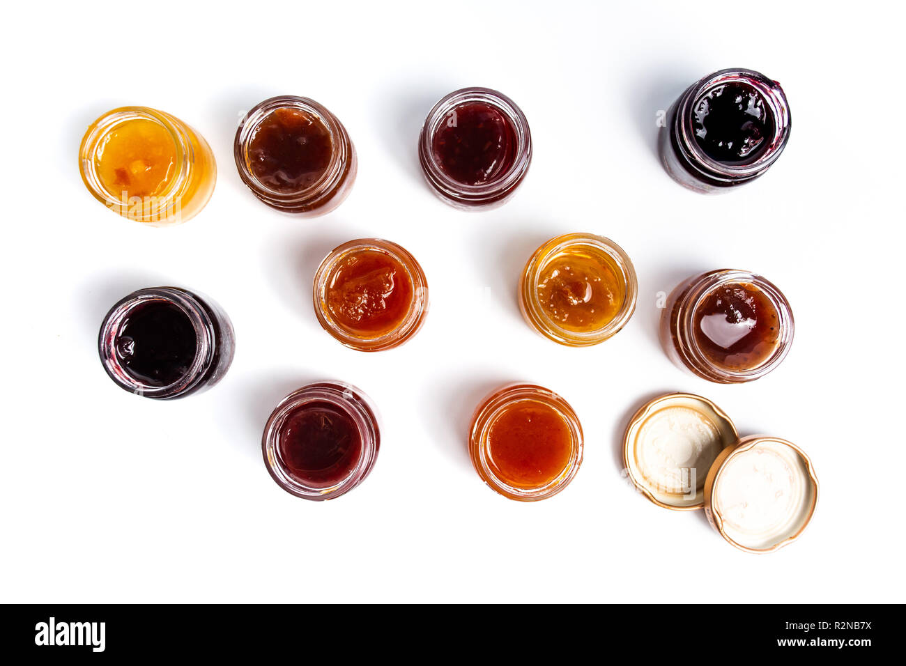 Varie marmellate di frutta Confetture in vasi viewh superiore Foto Stock