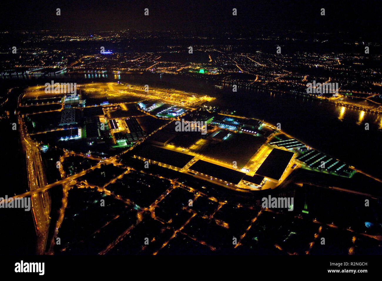 Vista aerea, night shot, Logport, Duisport, Duisburg porto di Duisburg, zona della Ruhr, Renania settentrionale-Vestfalia, Germania, Europa Foto Stock