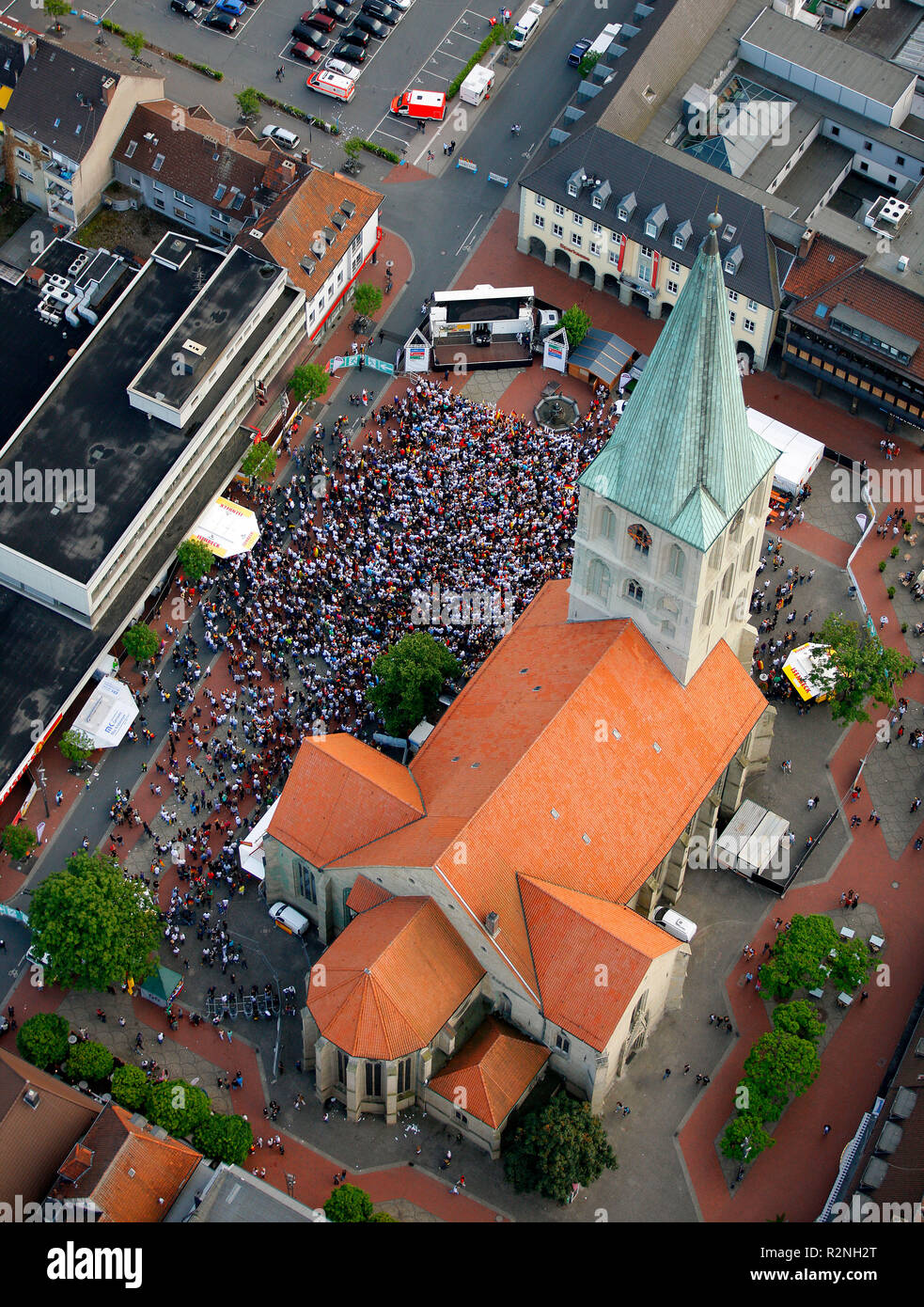 La visualizzazione pubblica di fronte la chiesa di San Paolo, la partita di apertura Germania Australia 4: 0 il 13 giugno 2010, Hamm, Renania settentrionale-Vestfalia, Germania, Europa, Vista Aerea, Foto Stock