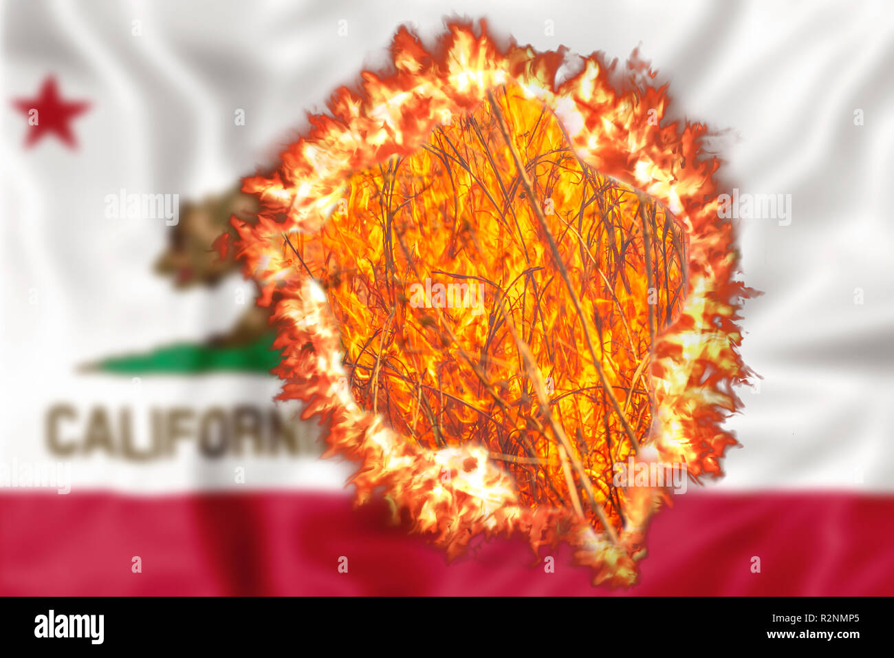 Sfocata Repubblica della california bandiera con rosso fuoco sfondo. concetto di incendio che coinvolgesse la California in 2018. Più devastanti e micidiali mai visto negli Stati Uniti d'America. Foto Stock