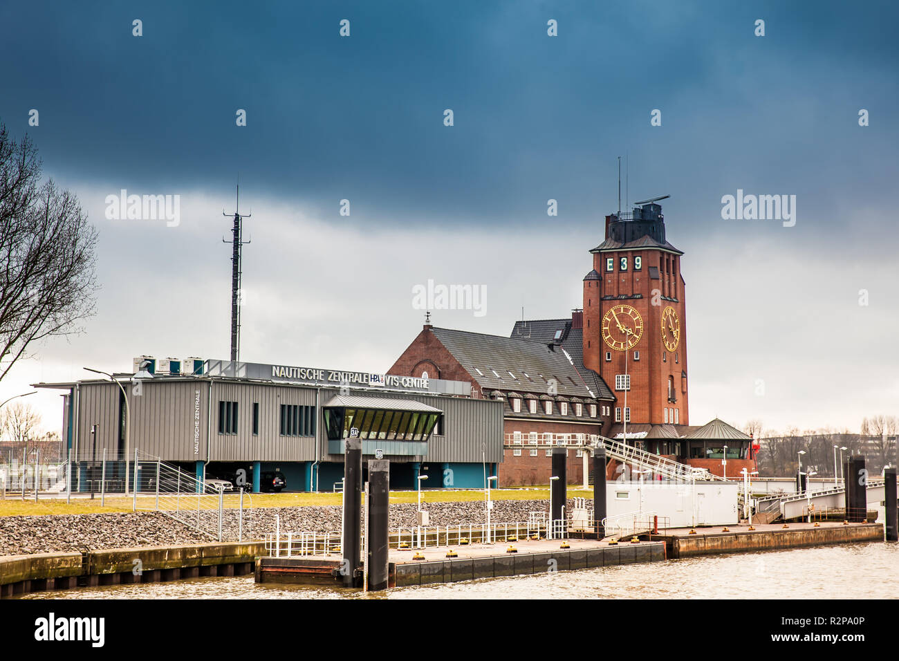 Amburgo, Germania - Marzo 2018: Navigator Torre a Finkenwerder sulle rive del fiume Elba in Amburgo Foto Stock