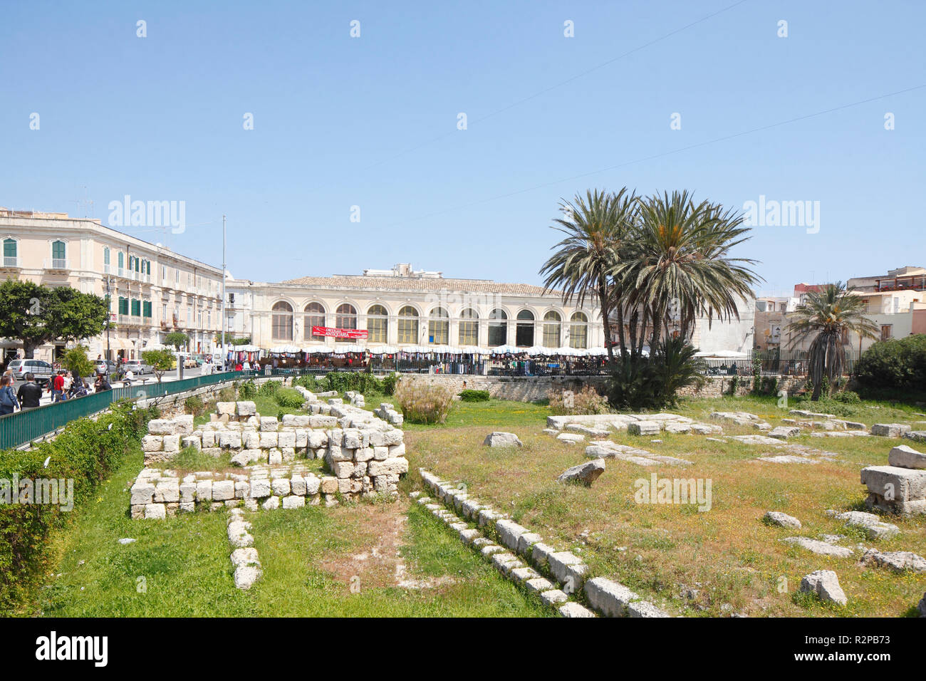 Sala Mercato, Tempio di Apollo e il Tempio di Apollo nel centro storico di Ortigia, Patrimonio Mondiale UNESCO sito culturale, Siracusa, Sicilia, Italia, Europa Foto Stock