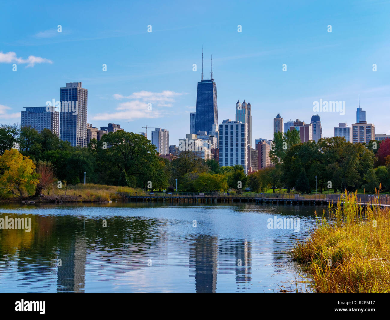 Lincoln Park area natura e per il centro di Chicago skyline. Foto Stock