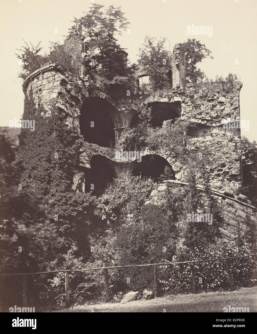 La torre esplosa, del castello di Heidelberg. Data: c. 1865. Dimensioni: foglio (rifilato per immagine): 44,8 x 41 cm (17 5/8 x 16 1/8 in.). Medium: albume stampa dal collodio montato negativo sul cartone. Museo: National Gallery of Art di Washington DC. Autore: Adolphe Braun. Foto Stock