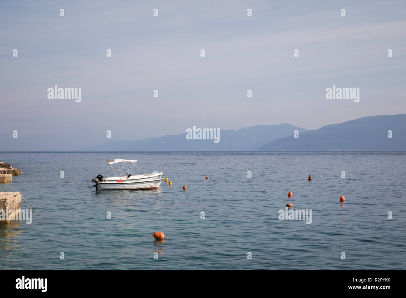Piccole barche nel porto di Valun, isola di Cres, baia di Kvarner, Croazia Foto Stock