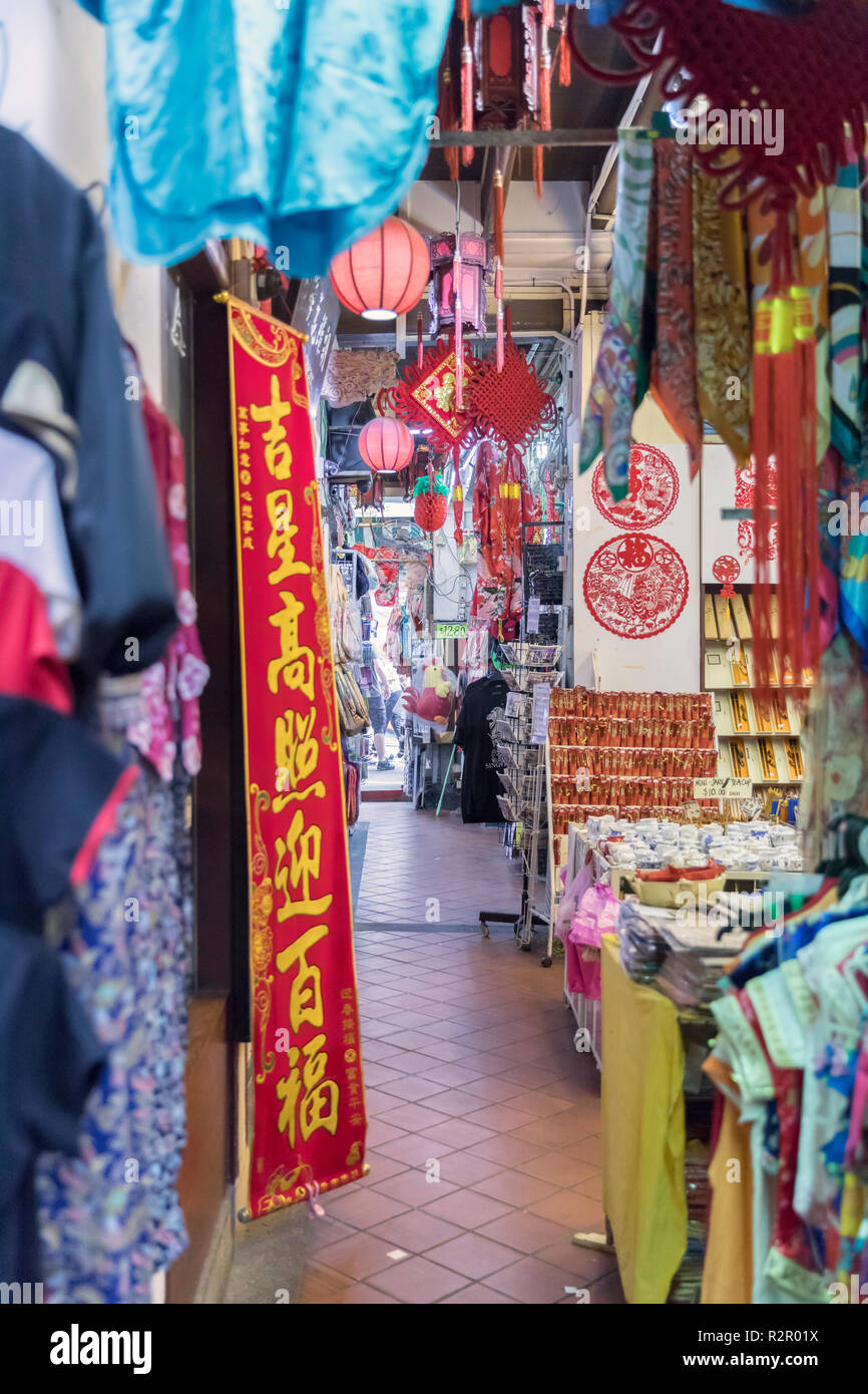 Singapore, Chinatown, marciapiede in strada per lo shopping Foto Stock
