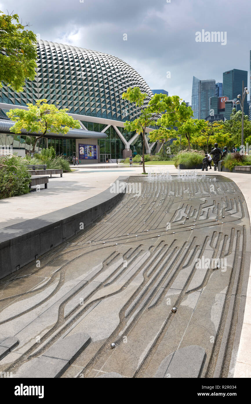 Singapore, l'esplanade, struttura della cupola, zona di ingresso, corso d'acqua, alta luogo scenario, dettaglio Foto Stock