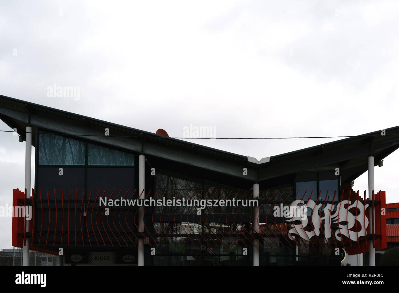 Nachwuchsleistungszentrum" (Accademia giovanile) del VFB Stuttgart football club a Mercedes-Benz Arena, Stoccarda Foto Stock