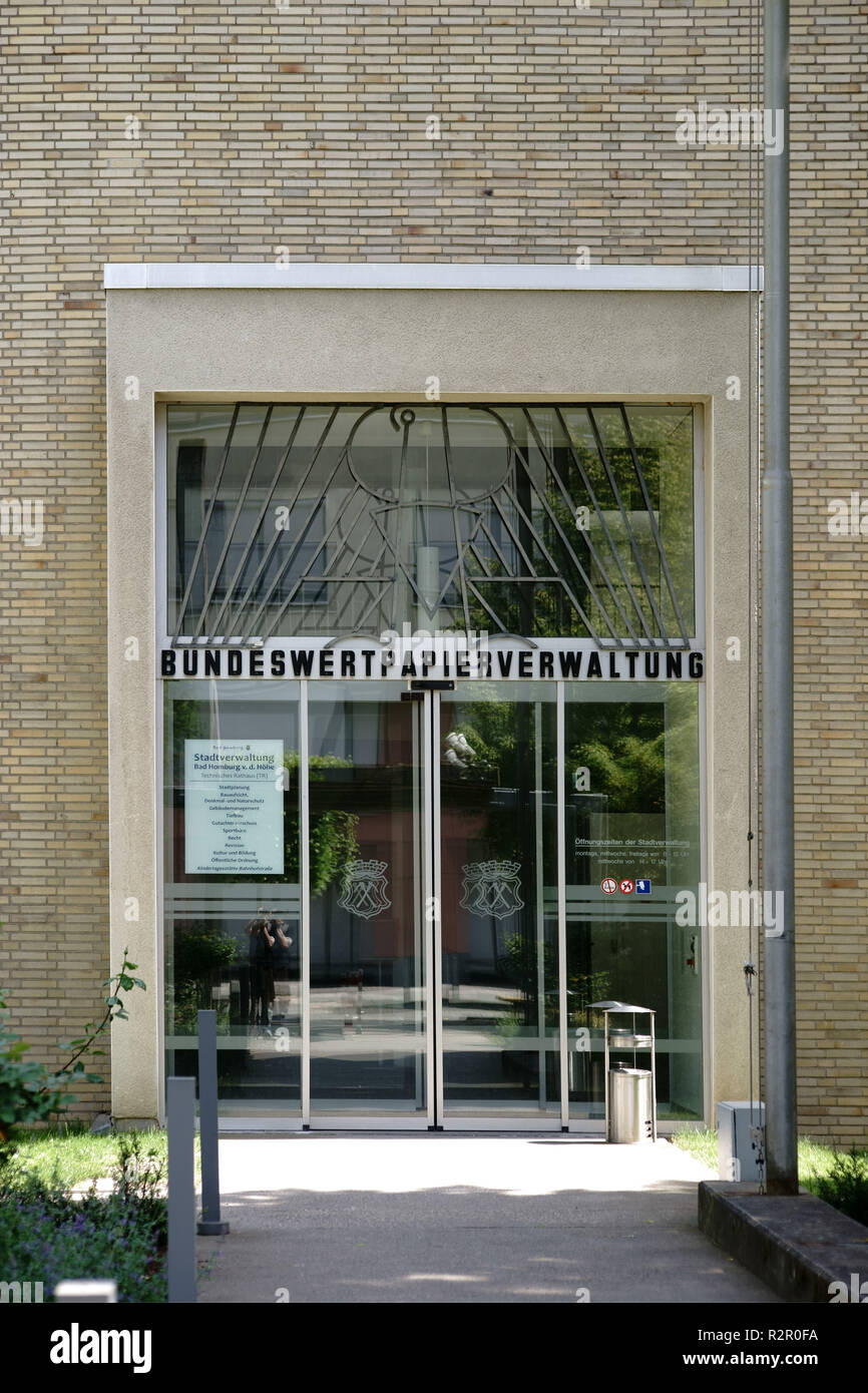 Ingresso alla ex "Bundeswertpapierverwaltung' edificio, un'autorità federale sotto il ministero federale delle finanze, Bad Homburg vor der Höhe Foto Stock