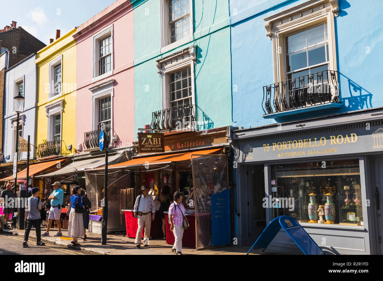 Inghilterra, London, Notting Hill, Portobello Road, negozi di antiquariato Foto Stock