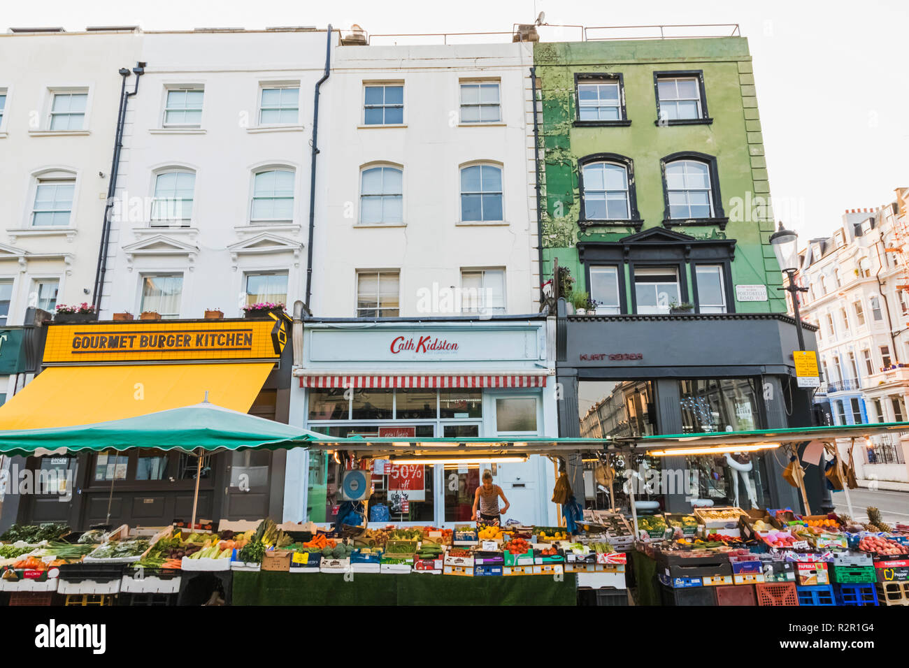 Inghilterra, London, Notting Hill, Portobello Road, frutta e verdura Street bancarelle del mercato Foto Stock