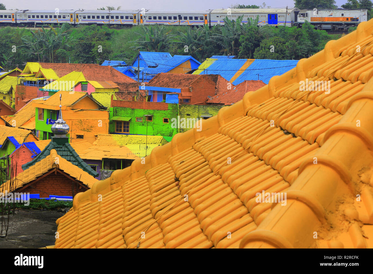 Il treno di colore Foto Stock