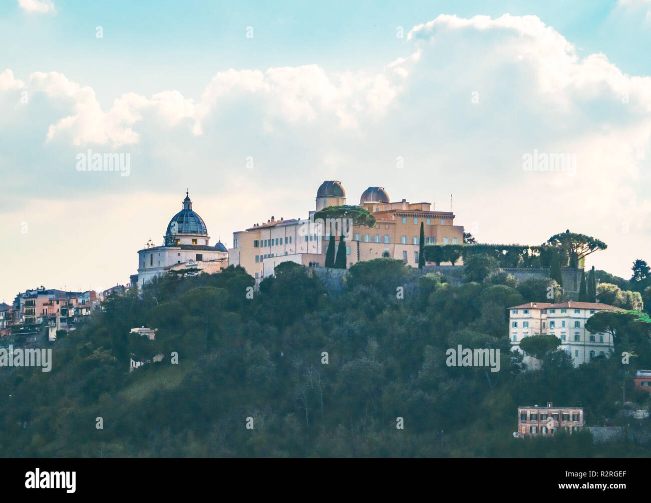 Castel Gandolfo (Italia) - una suggestiva cittadina nella città metropolitana di Roma, sul lago Albano, famosa per essere stata la residenza estiva del Papa. Foto Stock