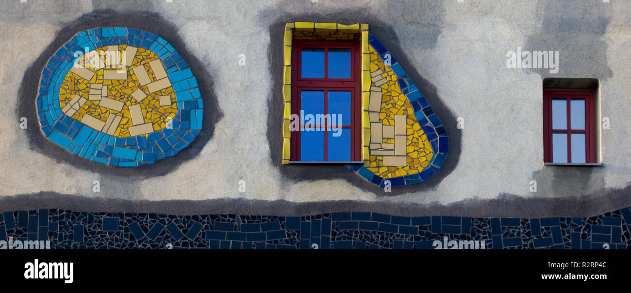 Abilmente progettato di finestre e facciate Foto Stock