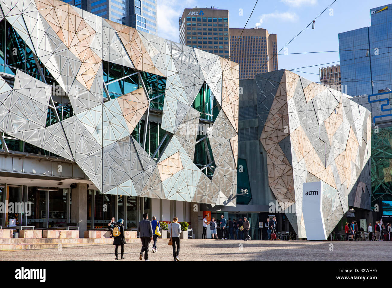 Post-moderna architettura della Federation Square un pubblico e delle arti in Melbourne centro,Victoria, Australia Foto Stock