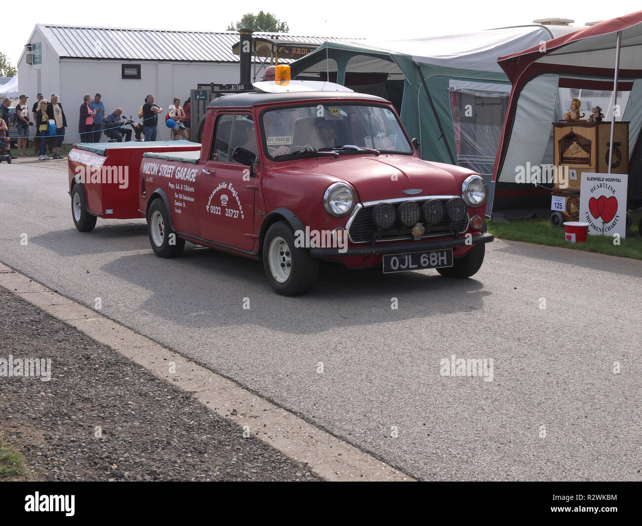 Classic 1969/1970 Austin Cooper pick up e il rimorchio a Lincoln vapore e vintage rally Foto Stock