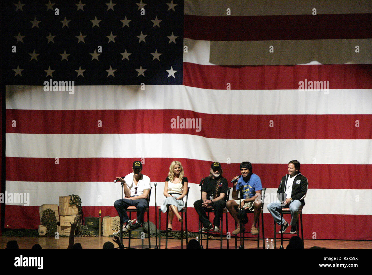 JOHNNY KNOXVILLE Jessica Simpson Willie Nelson JAY CHANDRASEKHAR & BILL GERBER duchi di Hazzard OSU SCRE MIRAMAR AIR STA Foto Stock