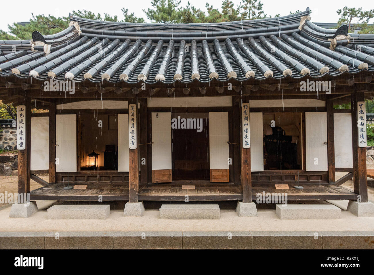 Una tradizionale casa coreana a Namsangol Villaggio Hanok a Seul, in Corea del Sud. Foto Stock