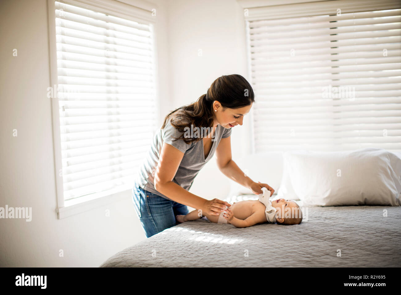 Madre di trascorrere del tempo con il suo bambino. Foto Stock