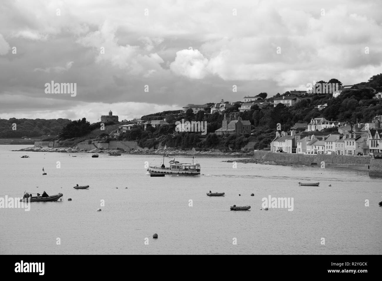 Foto in bianco e nero di Cornish village di San Mawes, penisola di Roseland, Cornwall, Regno Unito Foto Stock