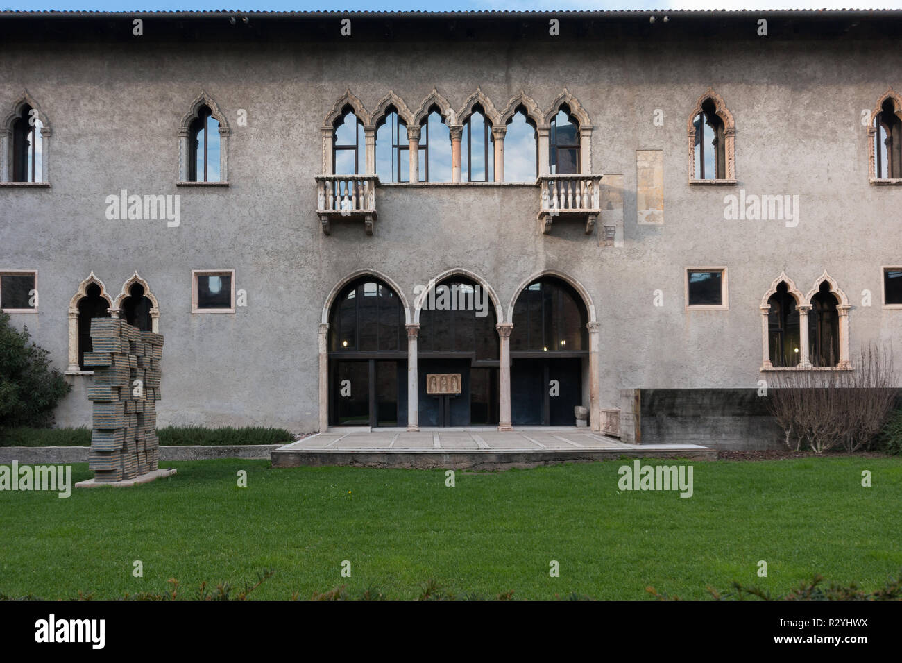 Il Museo di Castelvecchio di Verona, un museo di arte dal Medioevo al XVIII secolo alloggiata nella fortezza medievale restaurato da Carlo Scarpa Foto Stock