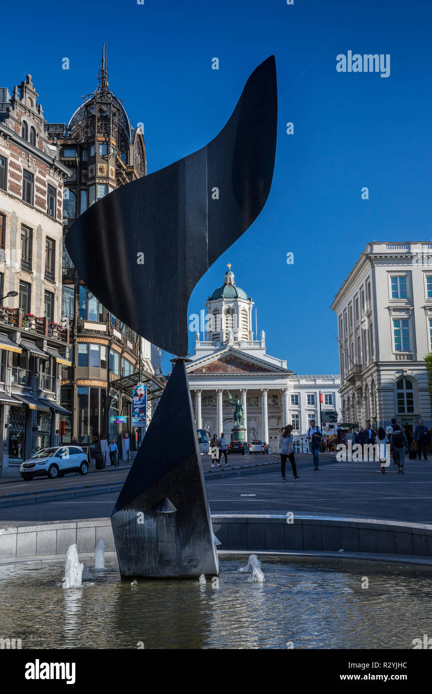 L'Orecchio vorticoso della statua di Alexander Calder, Mont des Arts, Bruxelles, Belgio. Foto Stock