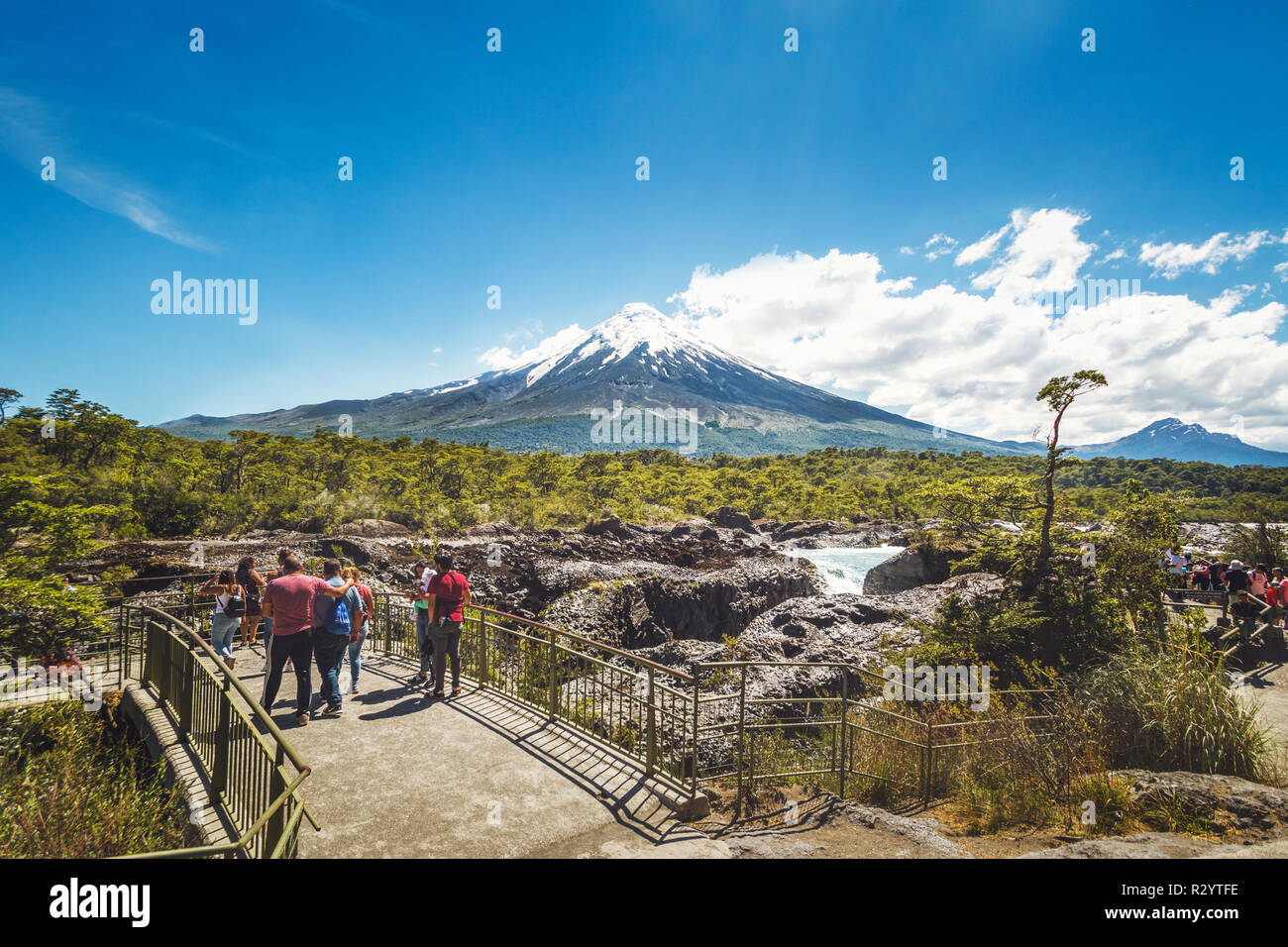 Saltos del Petrohue cascate e del vulcano di Osorno - Los Lagos Regione, Cile Foto Stock