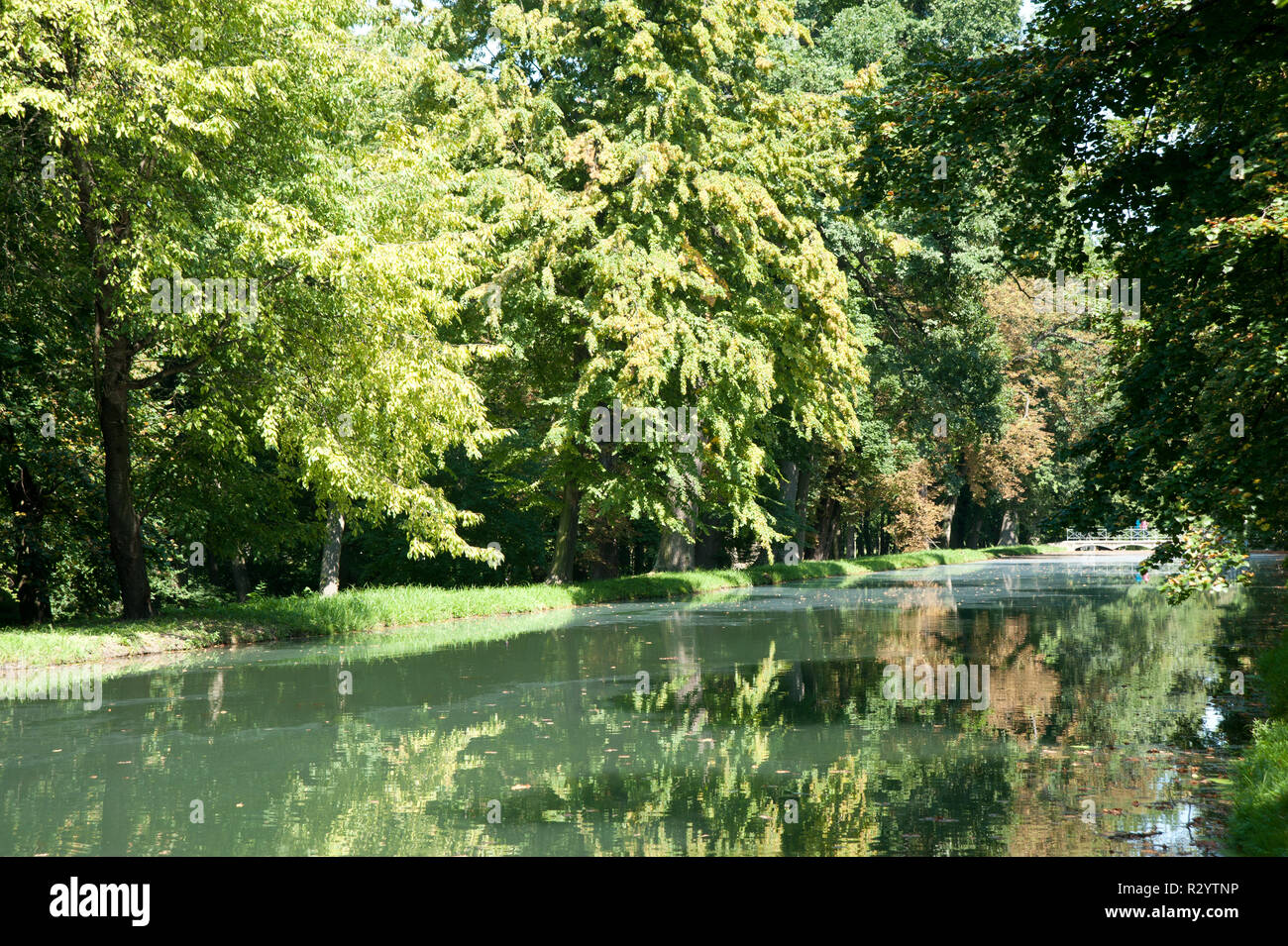 Nach 1780 wurde unter Kaiser Joseph II., dem Sohn Maria Theresias, der ungefähr 250 ettari grosse Schlosspark in einen englischen Landschaftsgarten umgesta Foto Stock