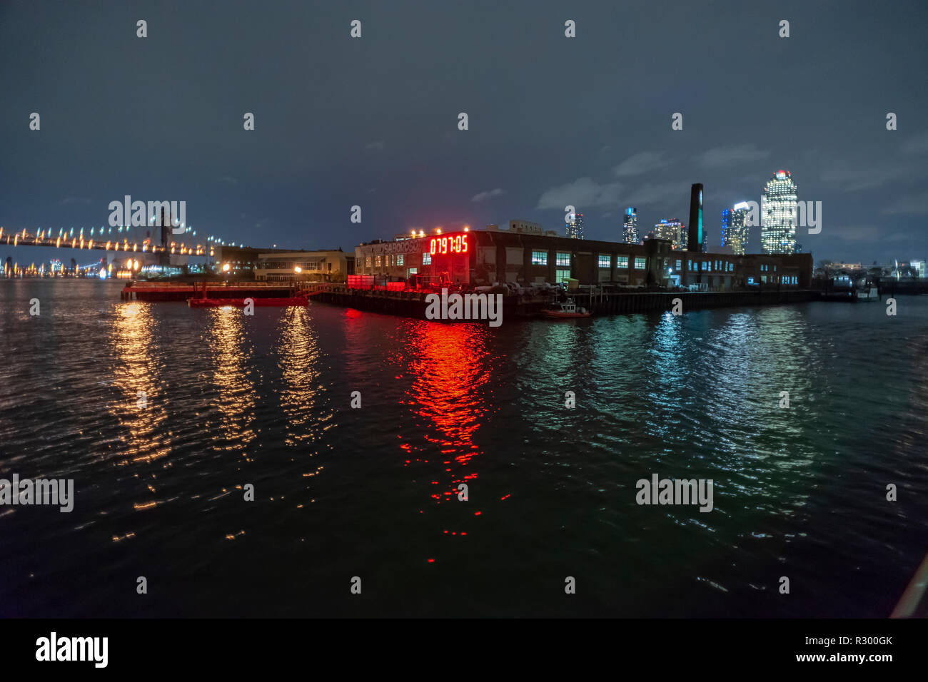 Il bacino Anable (aka undicesimo Street Basin) nella città di Long Island quartiere di Queens a New York Martedì, Novembre 13, 2018. Amazon ha annunciato che Long Island City sarà la posizione di una parte della sua HQ2 campus con il Anable bacino, centro destinato per la costruzione del suo campus nonché tenendo lo spazio in una corte Square edificio per uffici. (Â© Richard B. Levine) Foto Stock