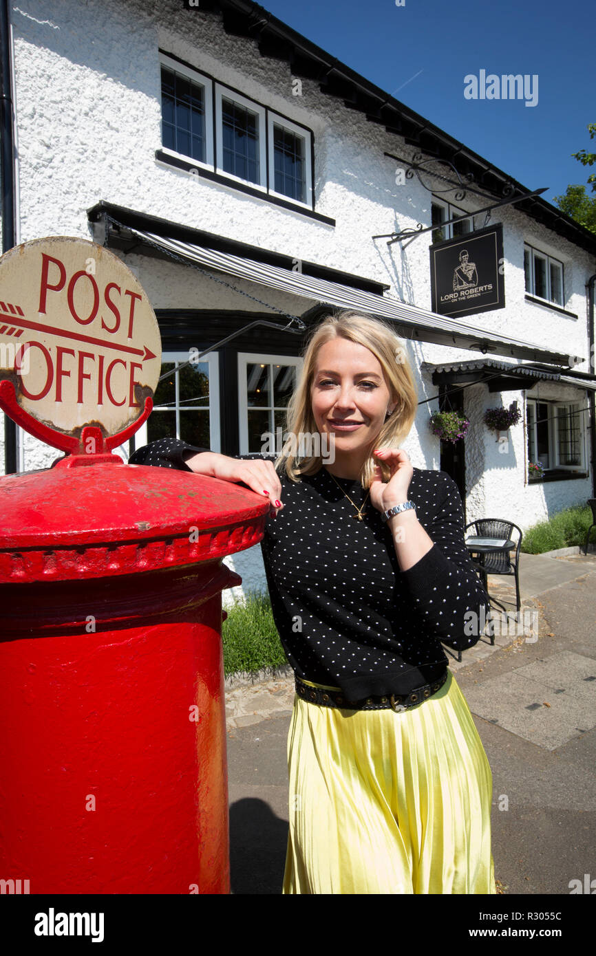 Il presentatore TV chiude village Post Office in un capannone controversia, il Signore Roberts è stato riaperto lo scorso anno sul Webb Estate in Purley di Laura Hamilton Foto Stock